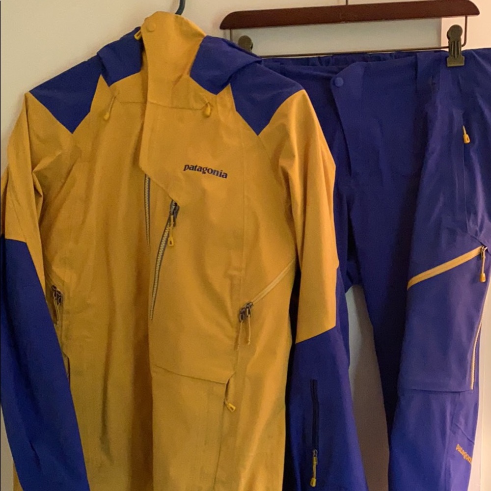 Patagonia women’s gortex jacket and pants size S
